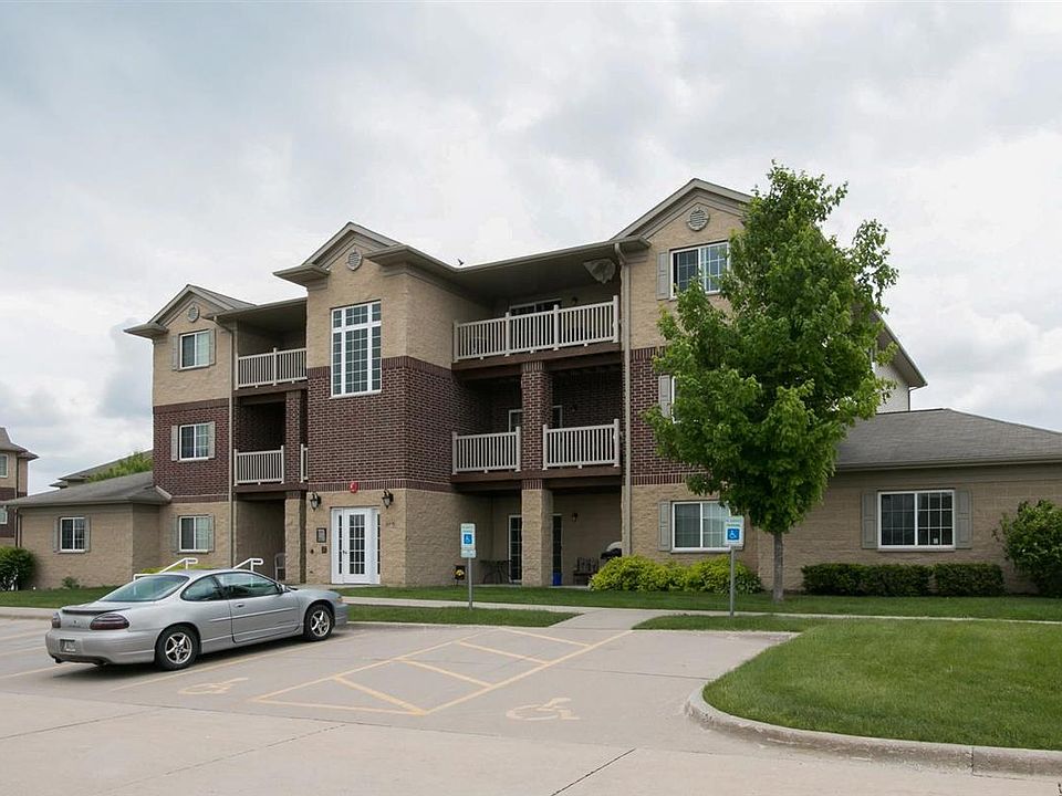 1st image of 460 Bradley Pl Unit 7