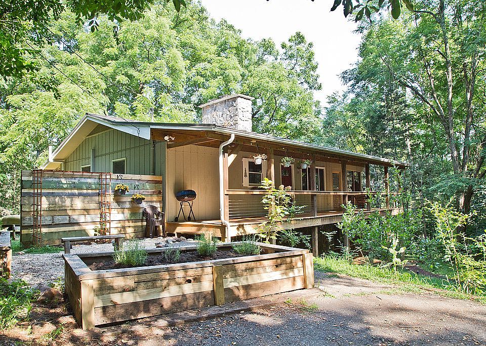 Front garden and entrance