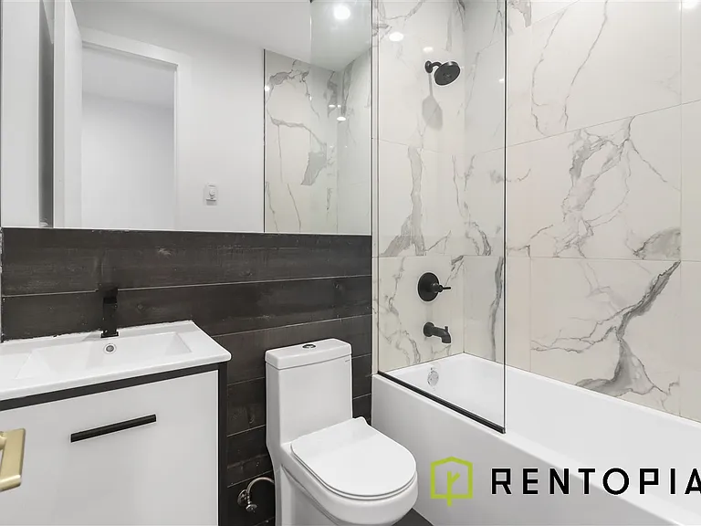 61 Montrose Ave #207N — Photo 4
