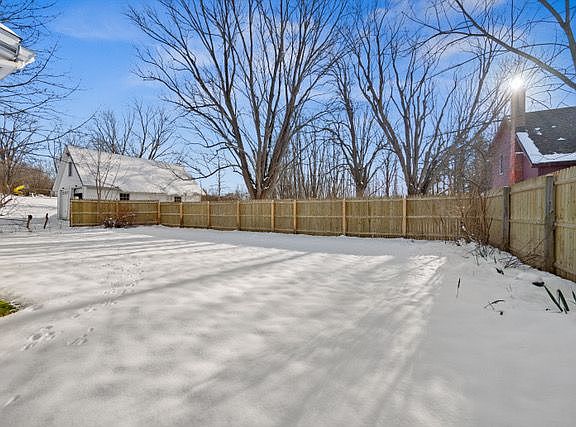 4th image of 164 Bennett Rd
