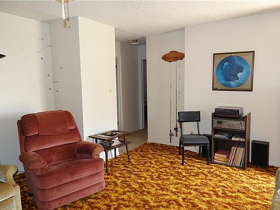5th image of 222 Avolyn Ave