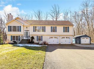 91 Handy Rd, Hamden, CT 06518