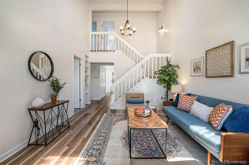 Renovated 3BR Home in Quail Crossing | Vaulted Ceilings, Sunroom & Large Yard — Photo 3