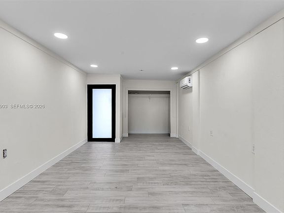 5th image of 725 SW 1st Ave APT 1