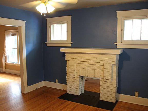 2nd image of 2833 Hyde Park Pl