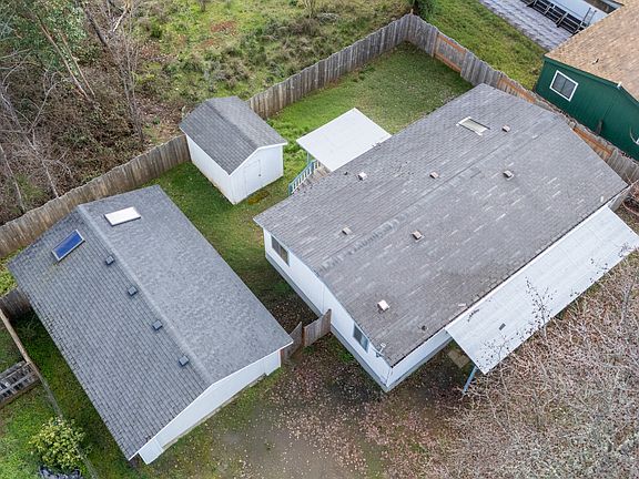 4th image of 629 Frederick Ct