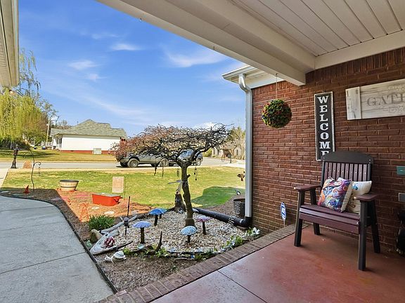 4th image of 10206 Nissi Way