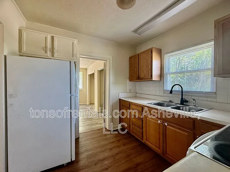 2604 Hendersonville Rd — Photo 6
