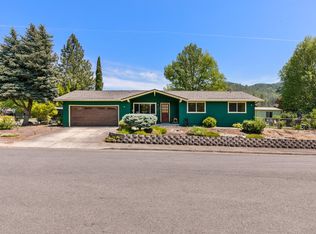 100 Marie Cir, Rogue River, OR 97537