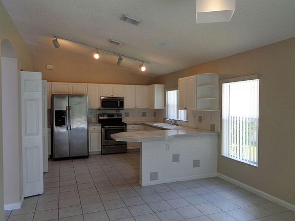3rd image of 360 NW 166th Ave