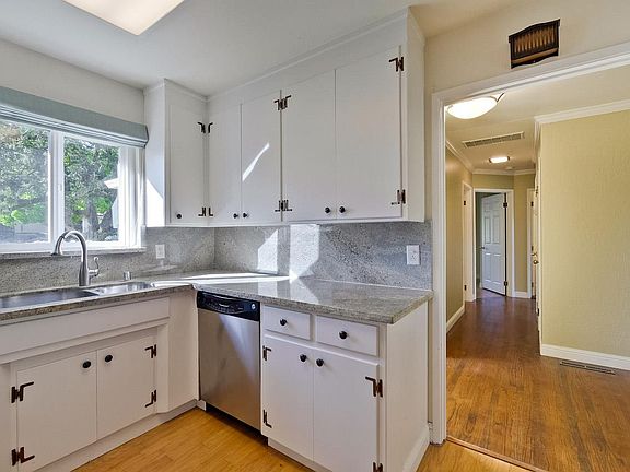 5th image of 1599 Vineyard Dr