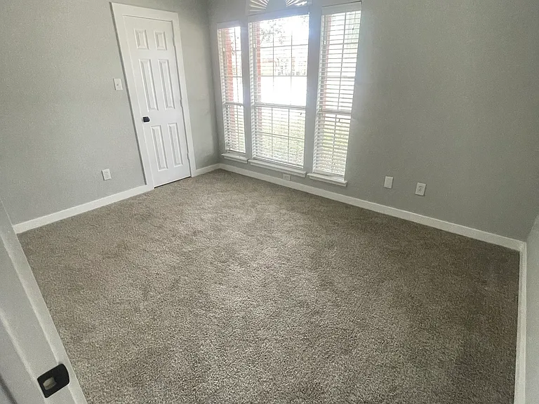 8375 Towne Bridge Dr — Photo 6