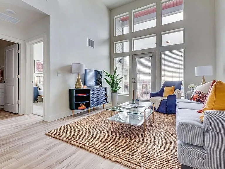 21LUX Apartments — Photo 17