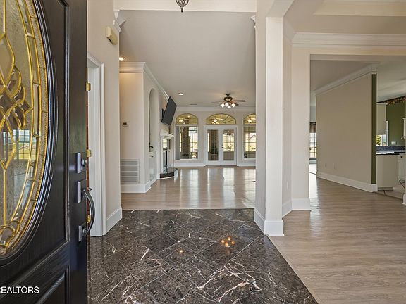 5th image of 435 Royal Oaks Dr