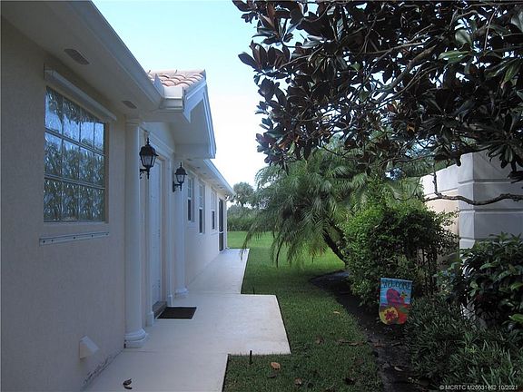 2nd image of 8445 SE Retreat Dr