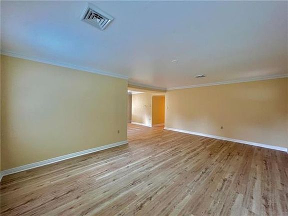 3rd image of 2404 Northwood Ave