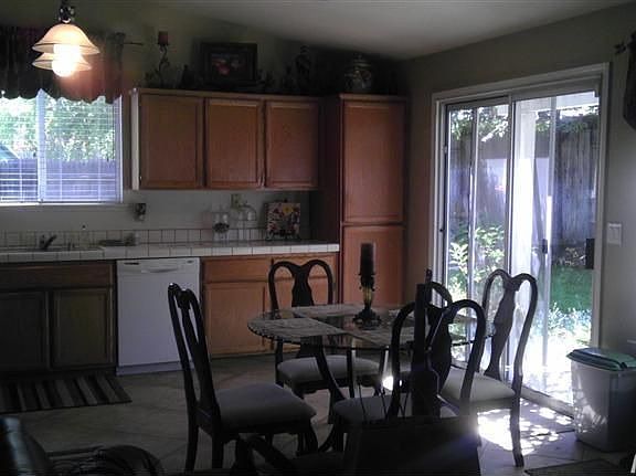 3rd image of 615 Thunderbird Ct