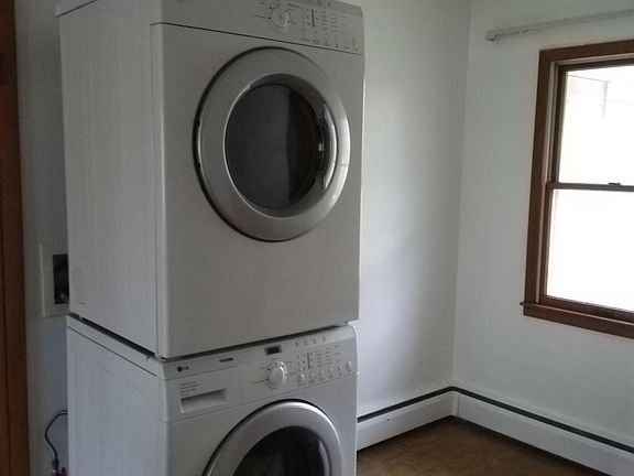 2nd image of 412 E 69th Pl