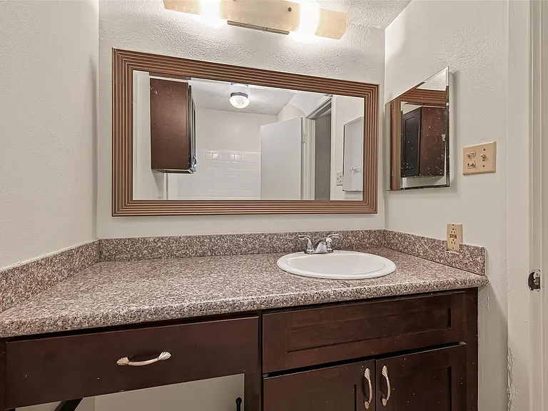 2714 S Brompton Dr — Photo 35