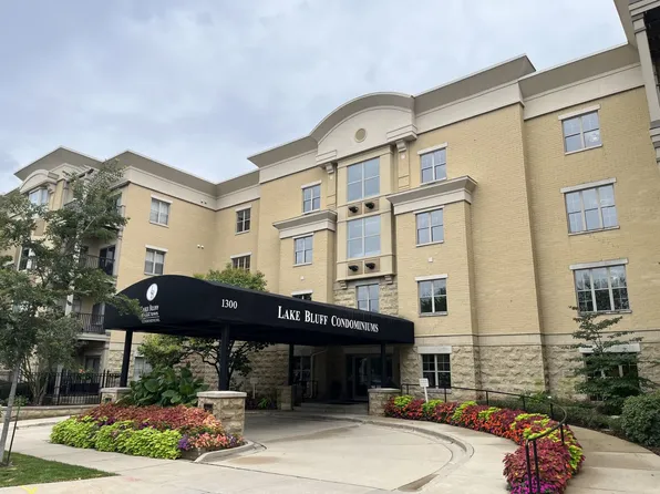1300 N Prospect Ave APT 217, Milwaukee, WI 53202
