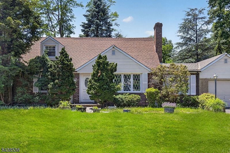 1st image of 364 Acacia Rd