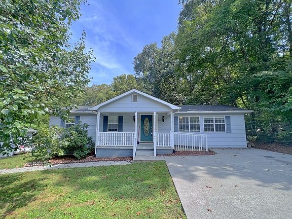 3rd image of 822 Reagan Cir
