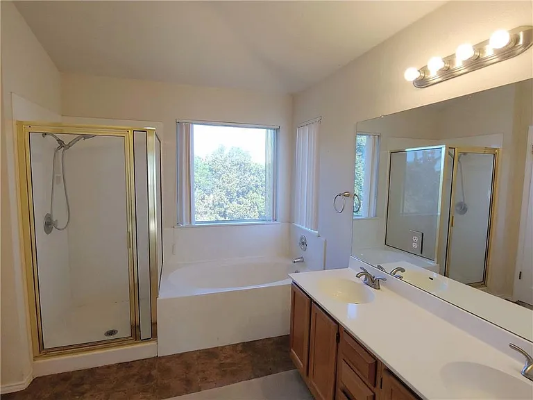 1101 Wood Creek Dr — Photo 16