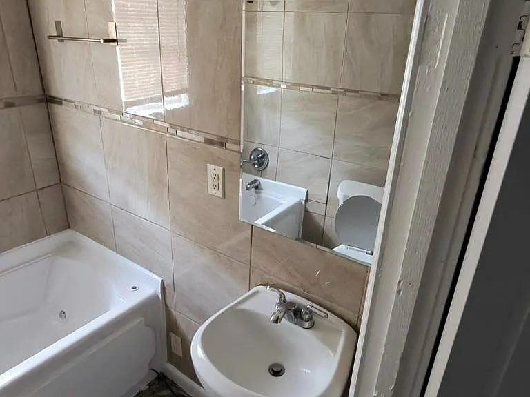 2196 Lyon Ave #2196 — Photo 5