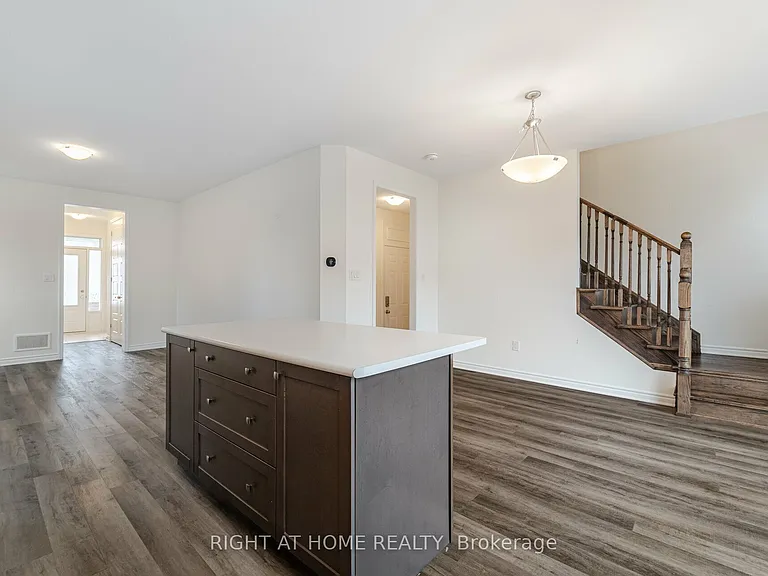 908 Sumac Cres — Photo 11
