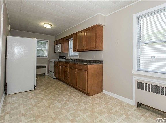 5th image of 7 W William St