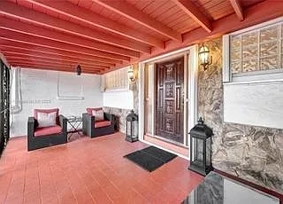 435 SW 33 Ave - Apartment 1 — Photo 4