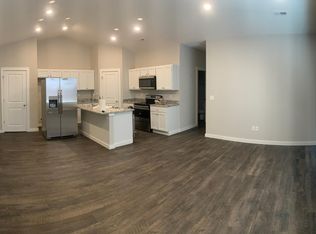 1410 N Azena St #1404, Andover, KS 67002