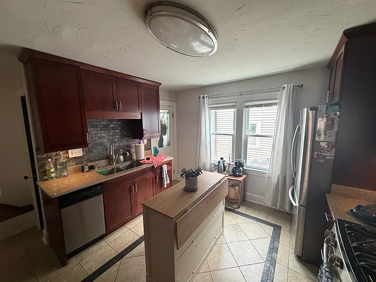1845 N Warren Ave — Photo 11