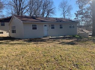 14 Neptune Dr, Swansea, IL