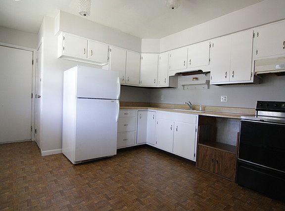5th image of 602 N Sterling St