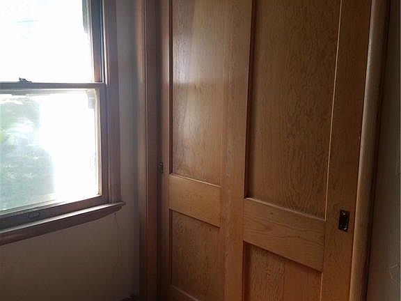 5th image of 1805 N Oaklawn Ave