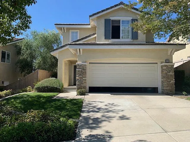 1615 Carriage Cir