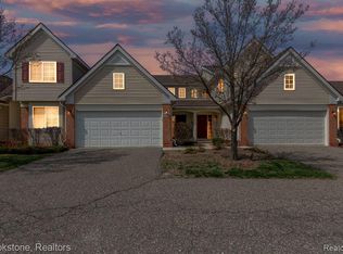 4305 Willow View Ct, Howell, MI 48843