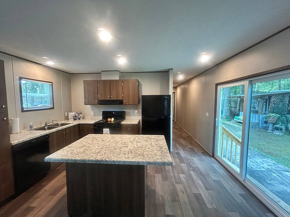 1st image of 23 White Oak Vlg