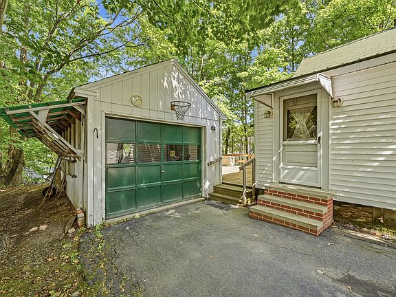 4th image of 102 Kinderhook Street