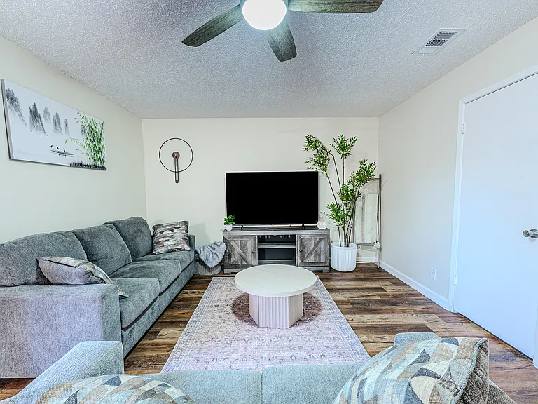 6915 Forest Mdw — Photo 3