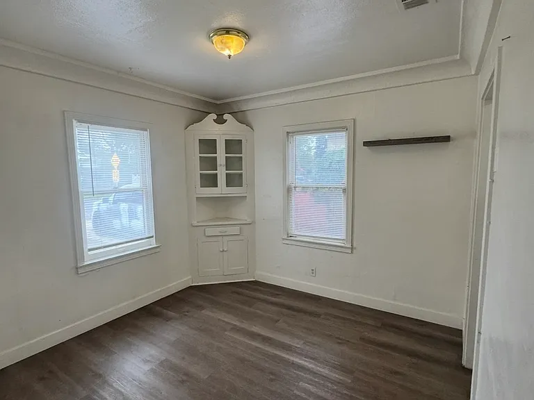 1361 N Safford Ave — Photo 5