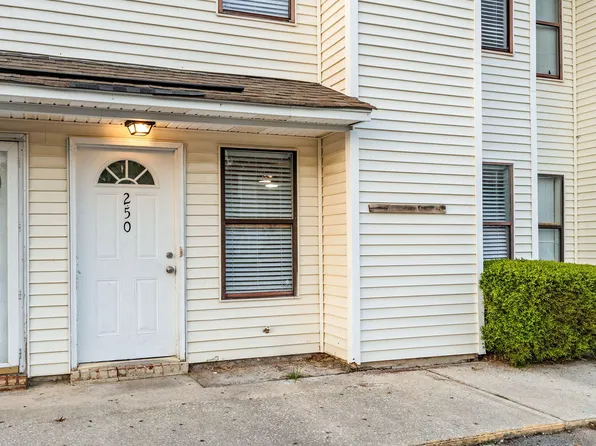 250 Pine Shadow Dr, Goose Creek, SC 29445