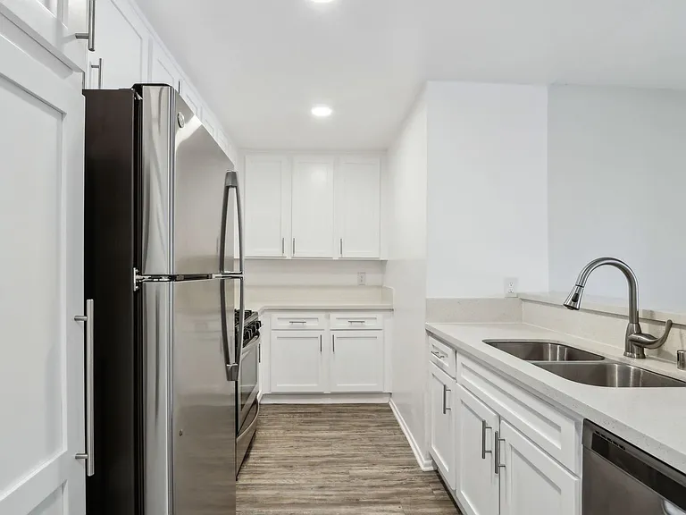 5235 Kester Ave — Photo 13