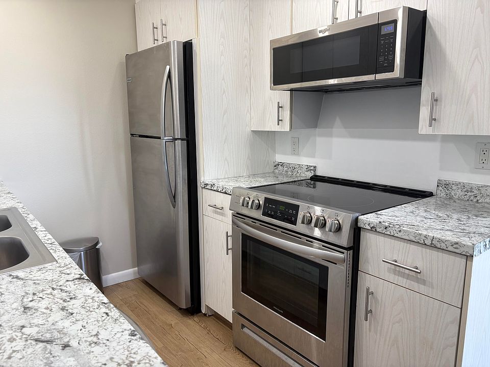 1st image of 3082 Cornwall E