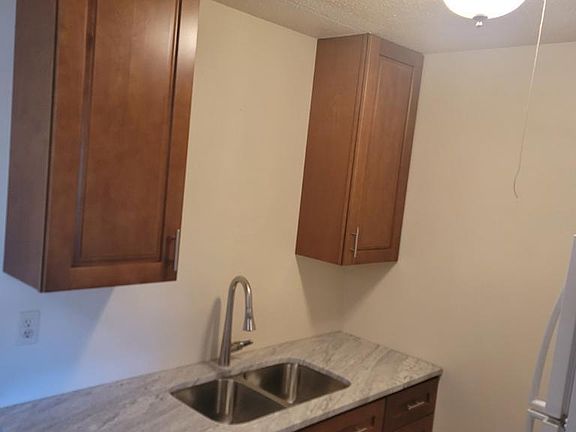 3rd image of 2510 Jackson St NE #17