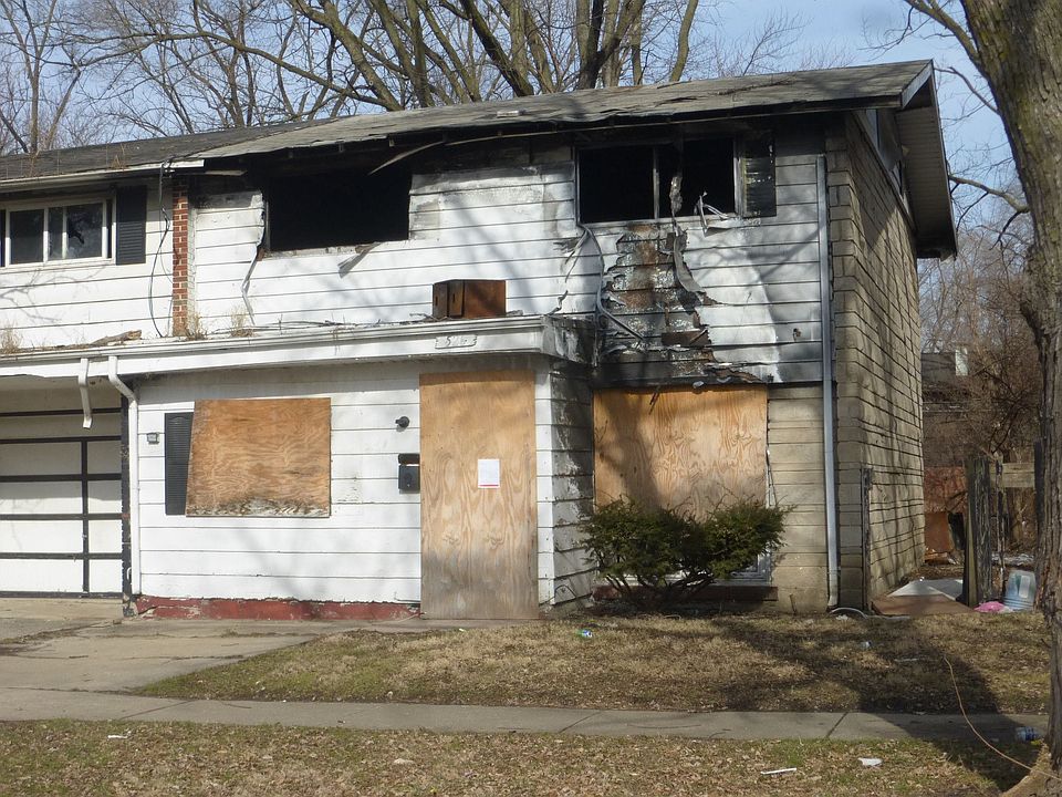 2nd image of 526 W 136th Pl
