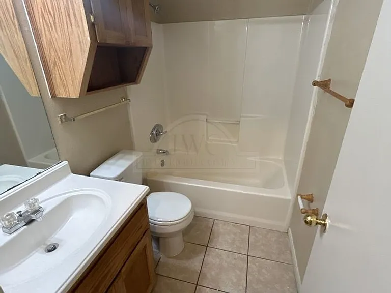 1905 Windward Dr — Photo 11