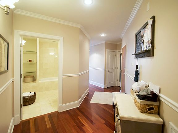 2nd image of 1154 W Diversey Pkwy APT 3E