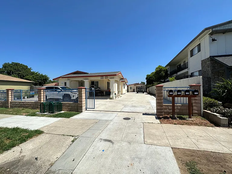 4491 Menlo Ave — Photo 4